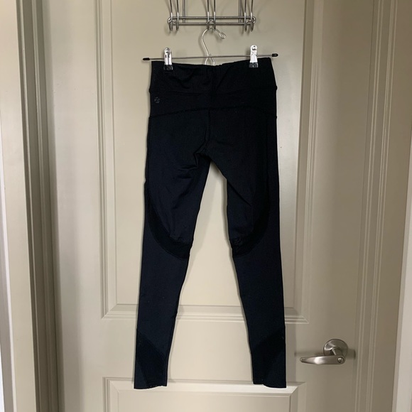 Mesh-Splice Workout Leggings - Picture 3 of 4